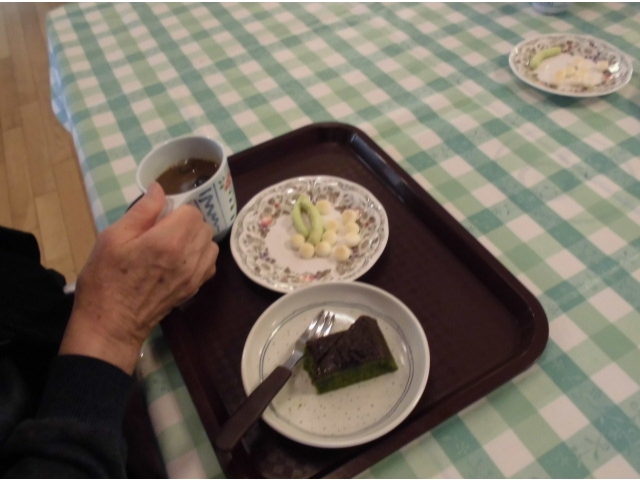 抹茶ブラウニーとコーヒー