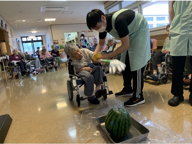 職員も手伝って…
