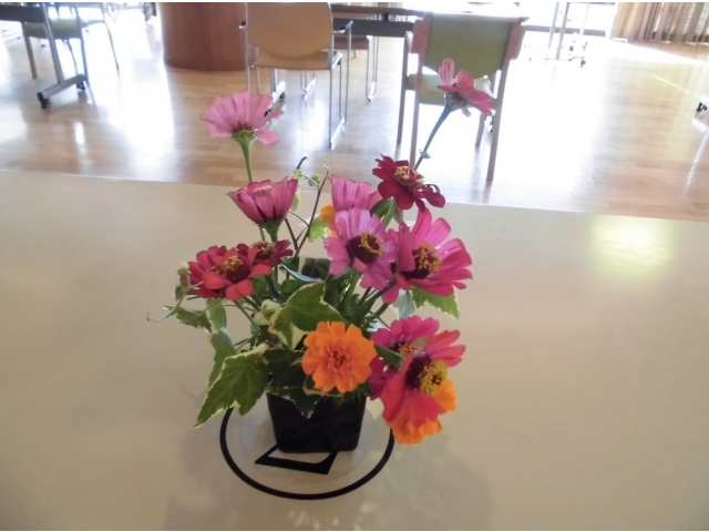 テーブルにも可愛いお花