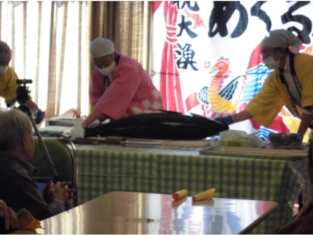 まぐろ入刀