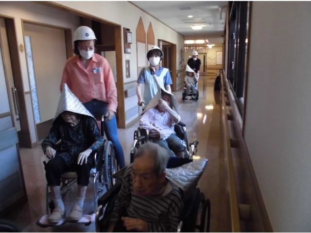 避難しています