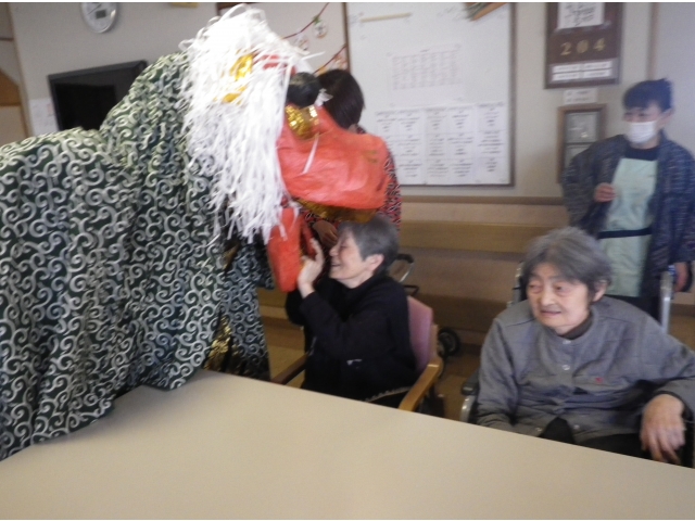 中はどうなってるのかな？あら、こんにちは✨