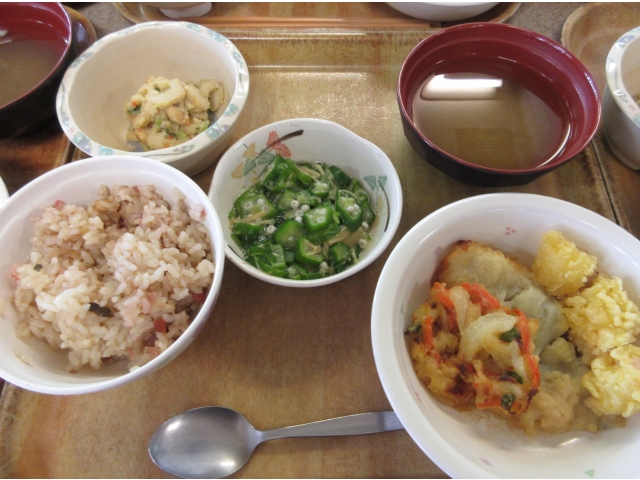 米飯、一口大食