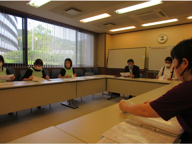 普段より緊張感のある会議風景