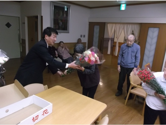 きれいなカーネーションを受け取りました