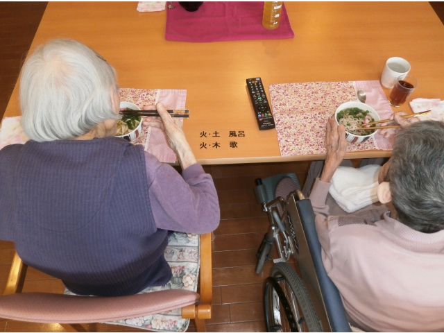 みなさん笑顔でちゅるちゅると。