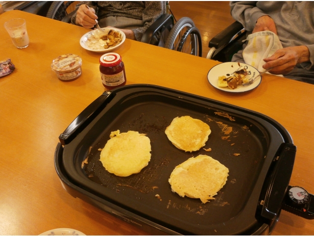 ほっかほかのホットケーキを焼きます