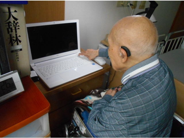 電源を入れると契約者の名前が出てきます。町の電気屋さんが設定をし持ってきてくださいました。