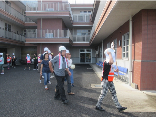 八ツ面町の方々を各ユニットへご案内