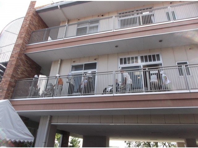 各ユニットも非常階段へ避難開始