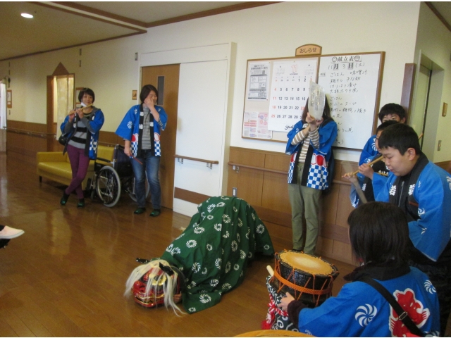 ユニット内にお囃子が響きます