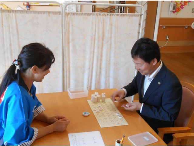 デイサービスのくもん学習療法体験を西尾市長も体験！