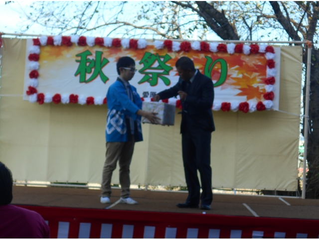 豪華景品を用意して抽選会が行われました