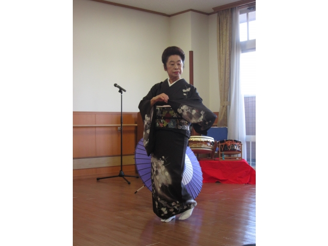 指先まで整った舞踊