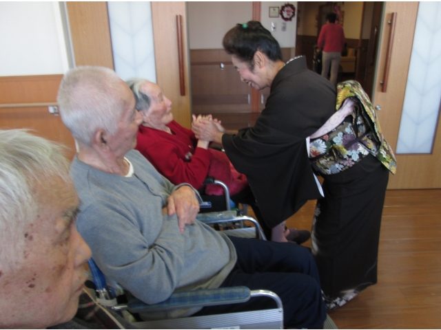 最後は手をにぎってお別れ