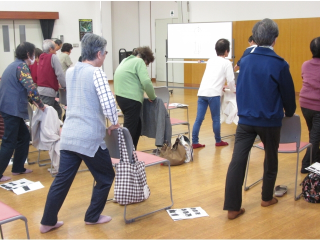 椅子を使った簡単ストレッチ