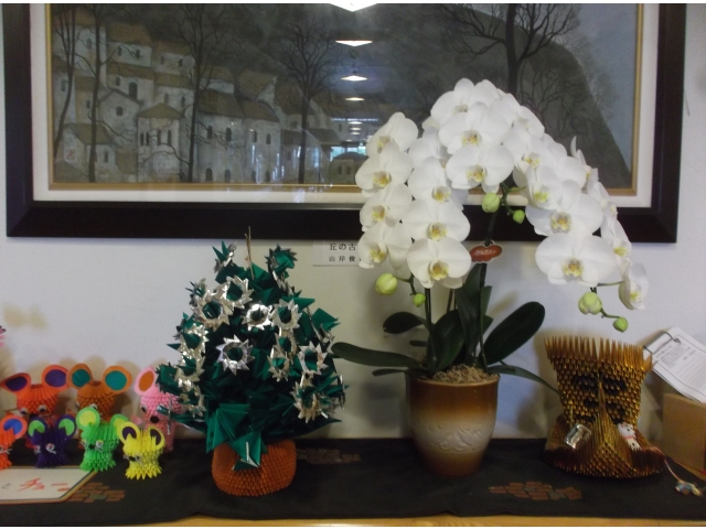 造花と一緒に（１F廊下）