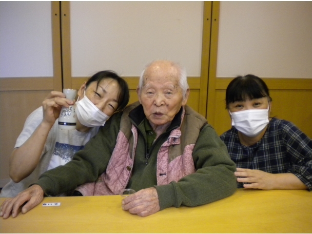 職員と記念撮影