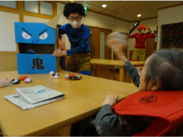 鬼の口に向かって