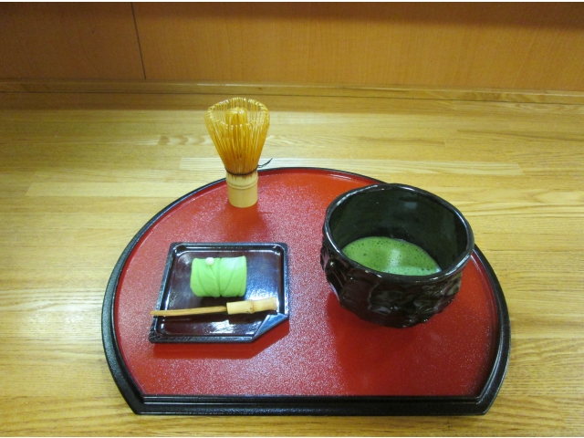 ①朝露（ねりきり）とお抹茶