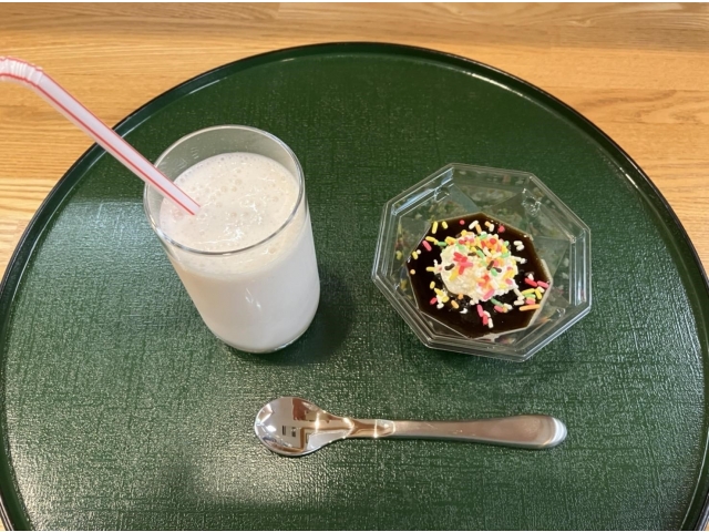 “ラッシー🥛✖コーヒーゼリー☕”のセットエネルギー174kcal、たんぱく質6.8ｇ、カルシウム141㎎
