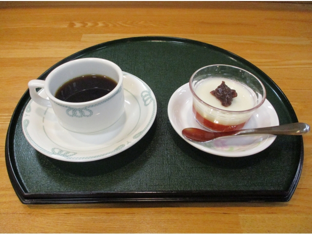 本日のおすすめ“みりんミルクゼリーあんこのせ”✖コーヒー☕
