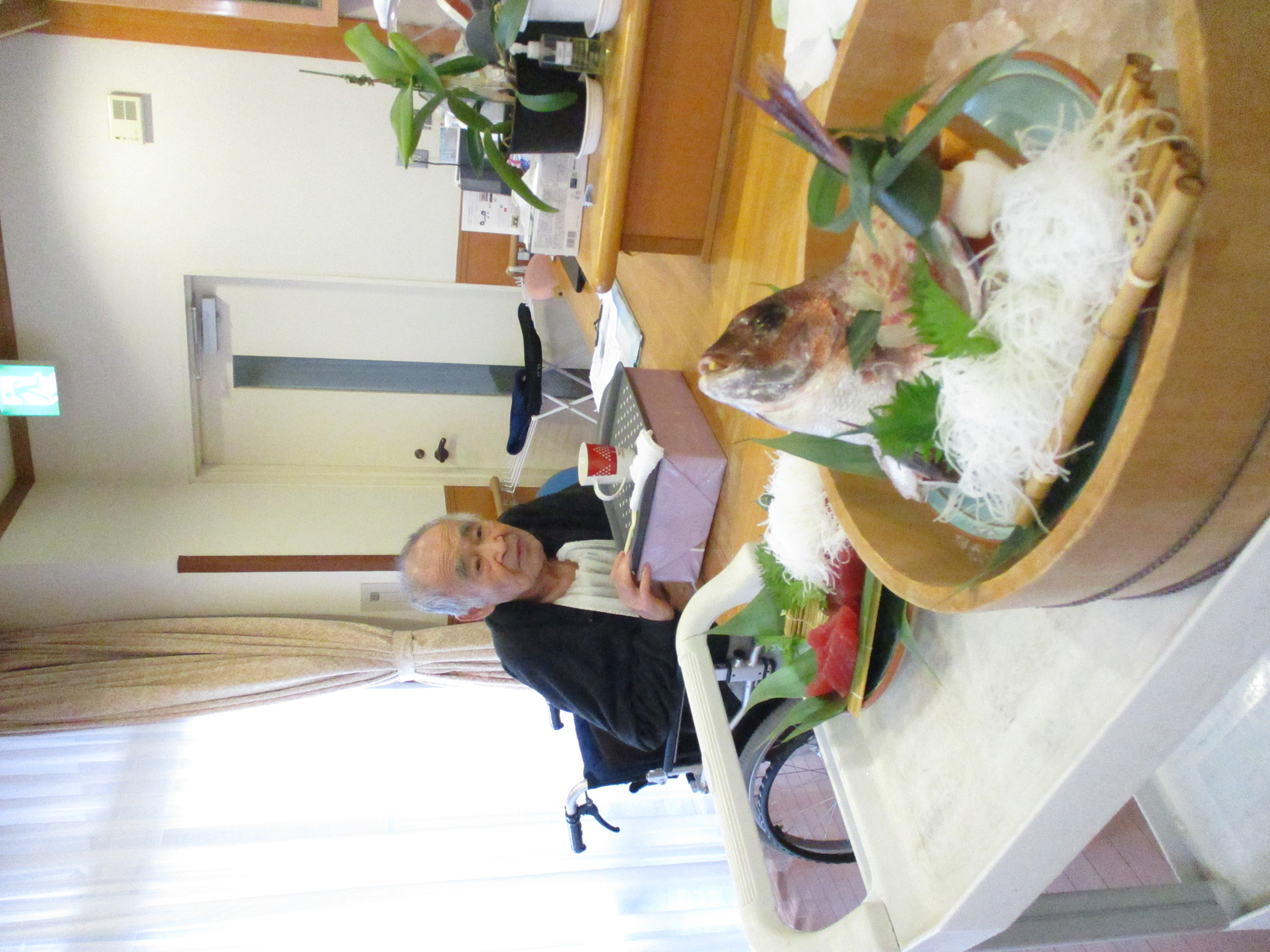 鯛が皆様のもとへ挨拶にきます