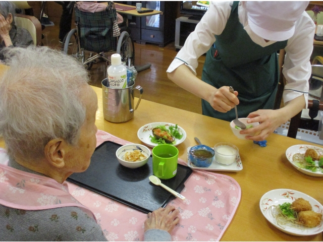 🥑サラダは仕上げにドレッシングをかけます