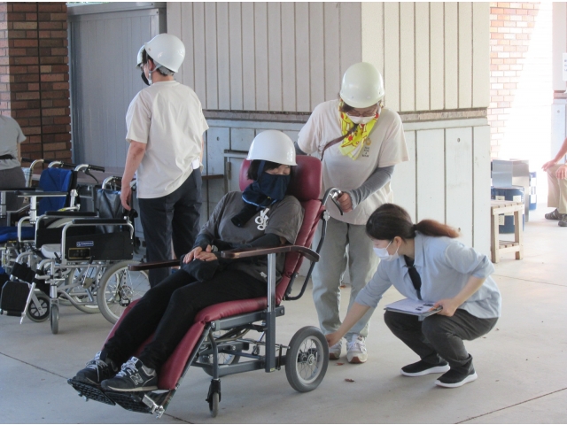 リクライニング車椅子体験