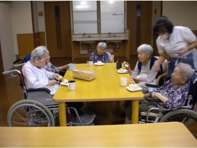 ケーキでお祝いしました🍰