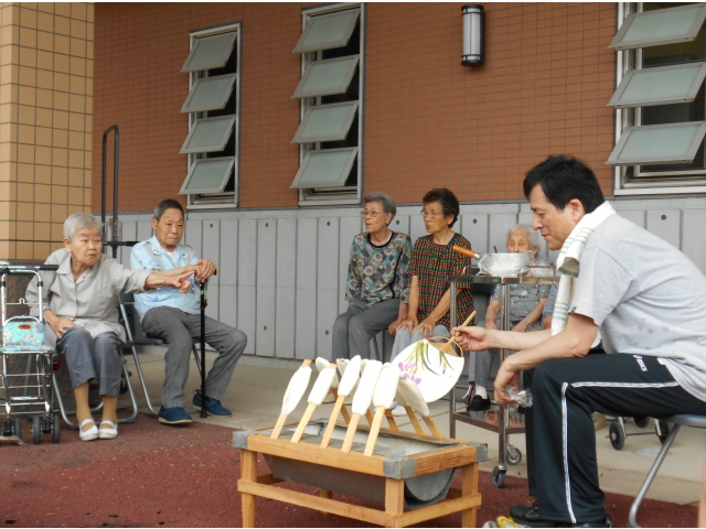 炭お越しは職人技
「おいしく焼いてほしいね～」
