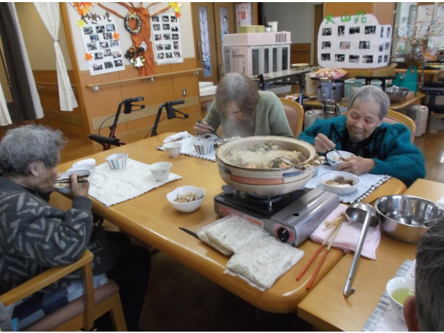 「おおぜいで食べるとおいしいね」