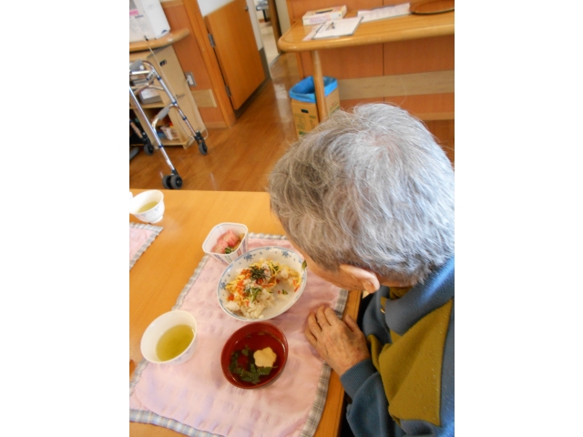 「イクラやかにがのっておいしそう！」