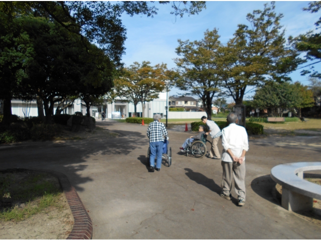駐車場から岩瀬文庫まではちょうどいい散歩になるね