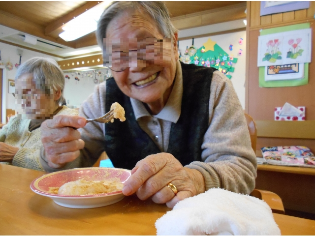 「つきたてのお餅はやっぱりおいしい！」