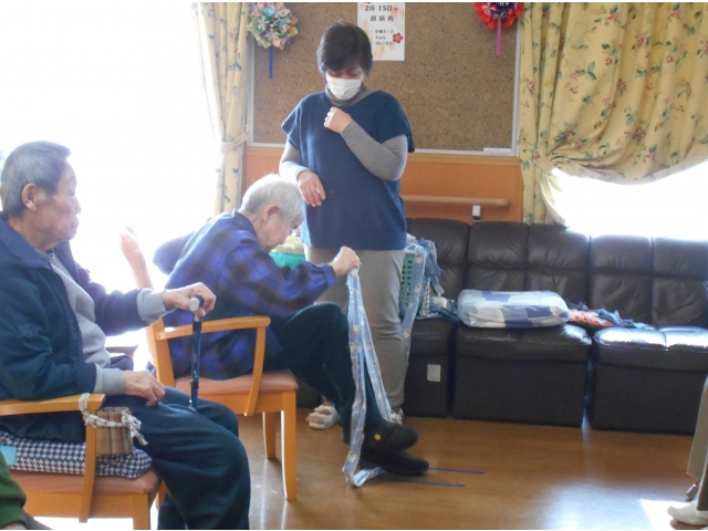 「私はこっちの足から」