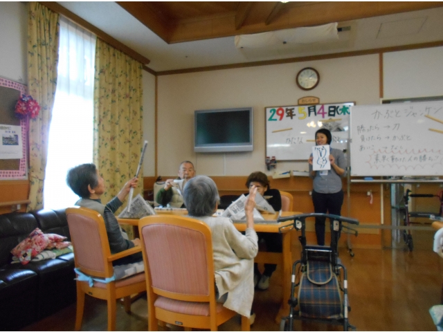 じゃ～んけ～ん「ちょき」
勝ったら・・・刀！