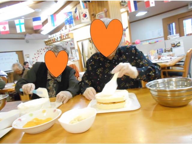 生クリームを均等に生地にのせていきます。