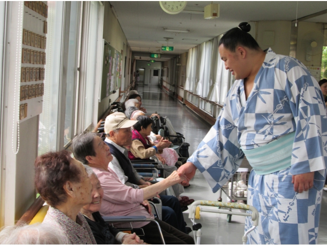 私も握手して～！