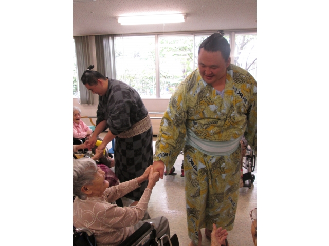 リハビリ室にも激励に