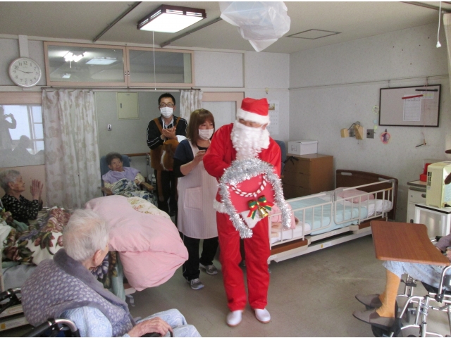 サンタさんがプレゼントを届けてくれました