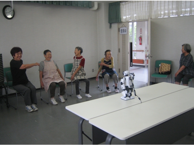 体を左右に回します