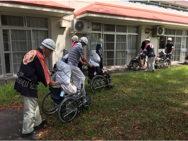 地域のみなさんと避難誘導
