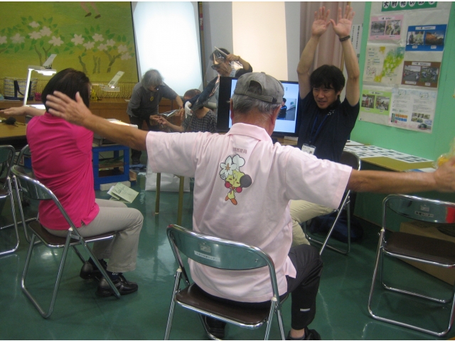 肩甲骨と肩の運動です
