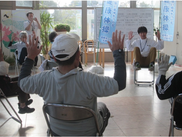 「いきいき体操」名物。赤ちゃん体操!
