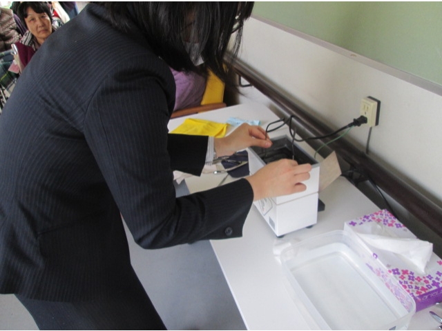 専用の機械で洗浄します