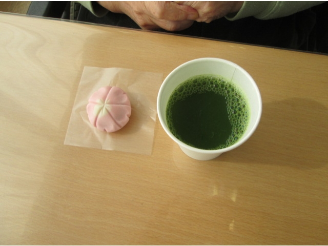 春を感じるねりきりと、美味しいお茶をいただきました。