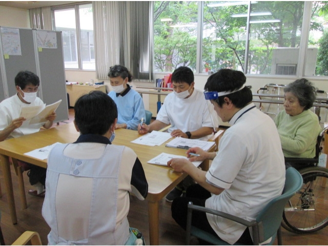 うがいが難しい方の対応など、活発な質疑応答がありました。