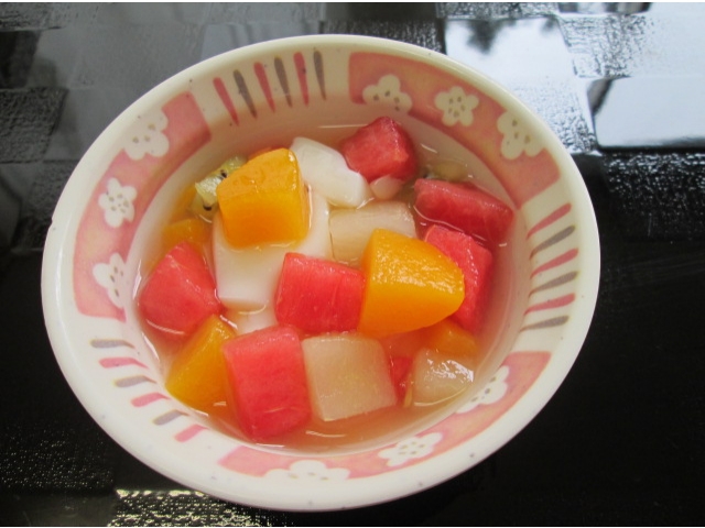 杏仁豆腐にスイカをトッピング