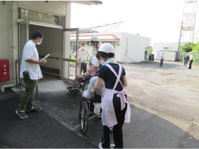 ゆっくり、安全に誘導します
